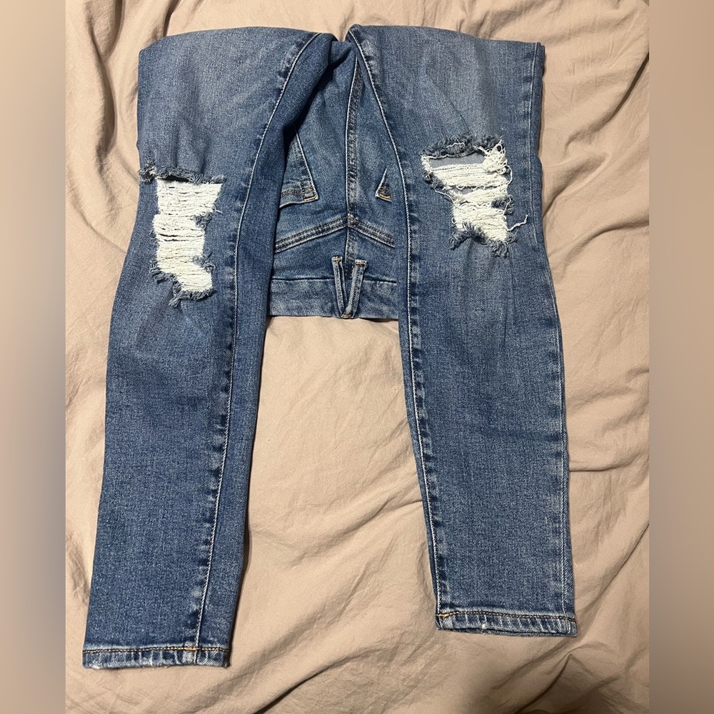 Good American Distressed Jeans - Picture 5 of 7